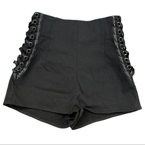 Dollskill highwaisted shorts